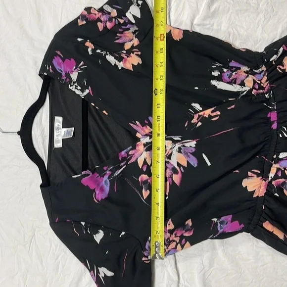 Arizona Jean company black and floral long sleeve romper women’s size medium - Picture 12 of 16